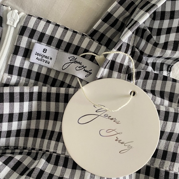 New with tags! Adorable skirt - Picture 4 of 4